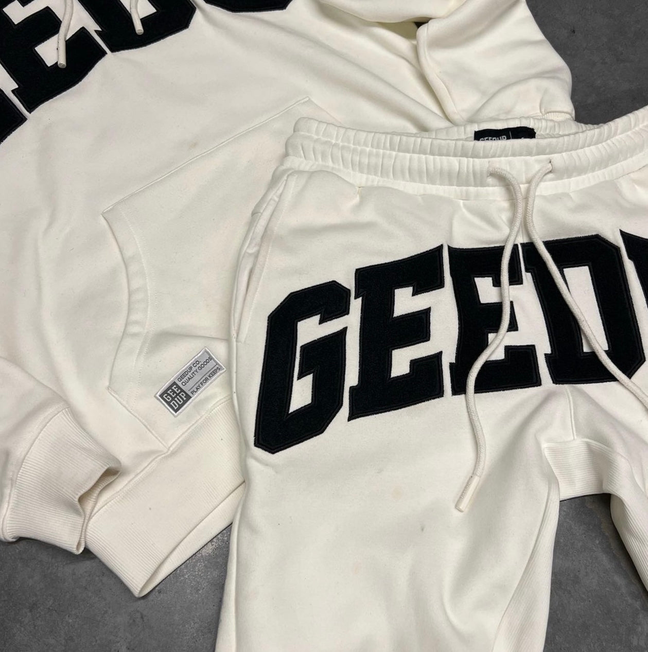 Geedup Team Logo Kids Set “Buttercream/Black” Winter Del. 3/23