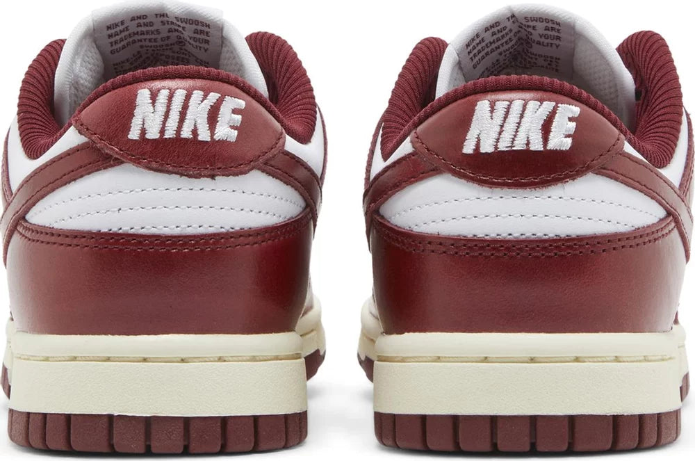 Nike Dunk Low W "Vintage Team Red"